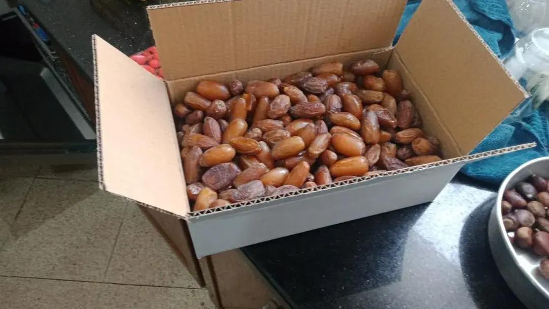 Carton de dattes d'Algérie